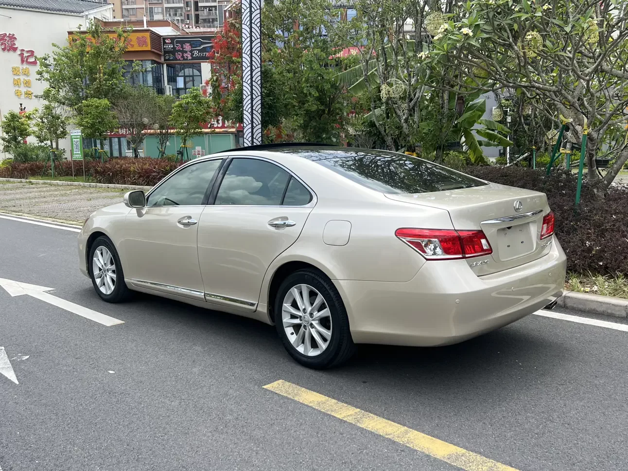 Lexus ES
