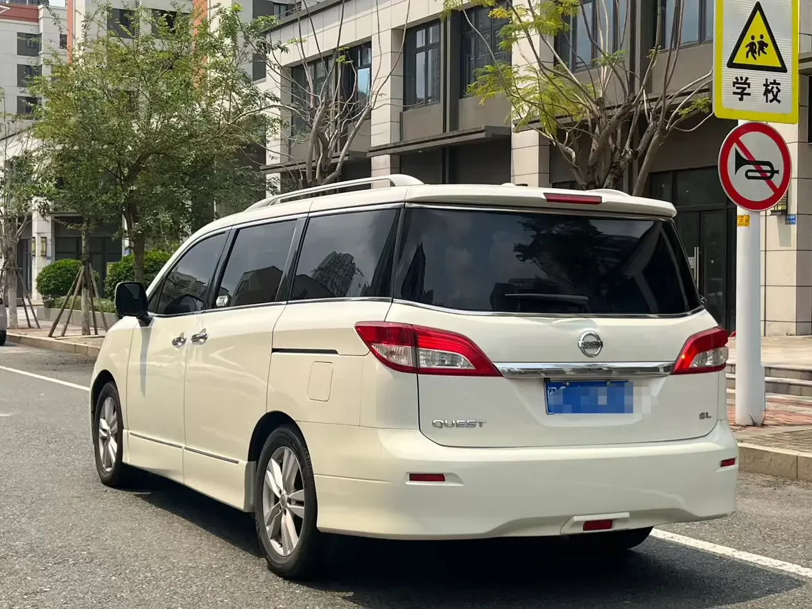 Nissan nobleman