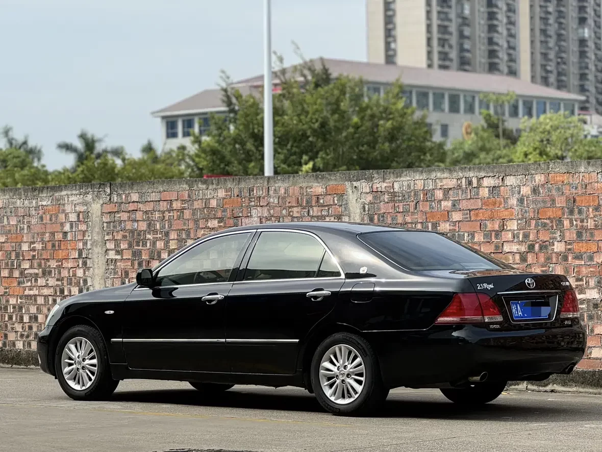 Toyota crown
