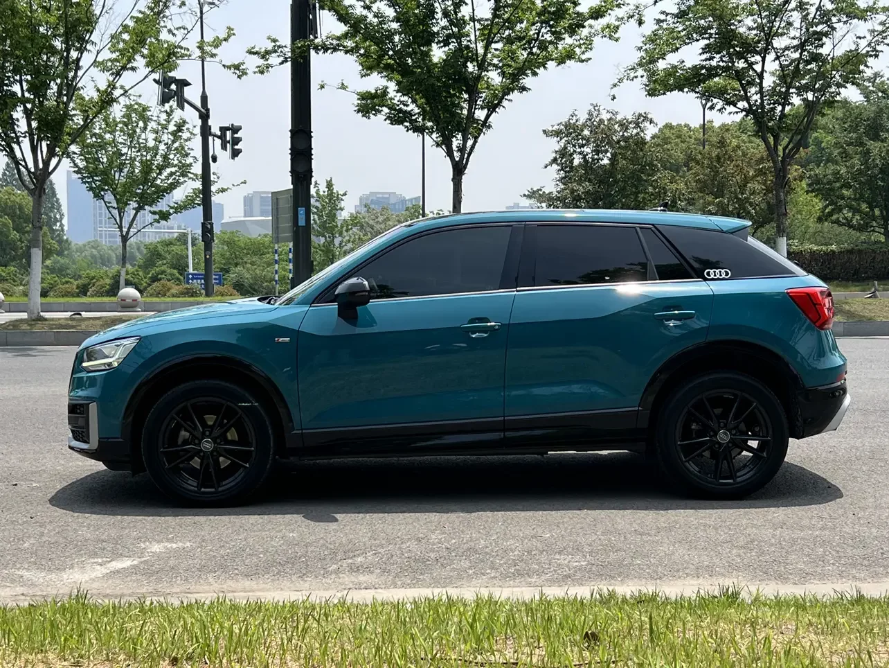 Audi Q2L