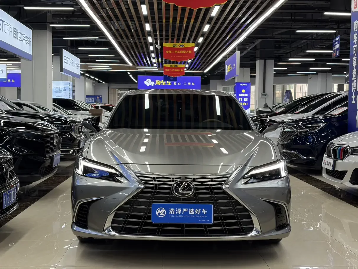 Lexus ES