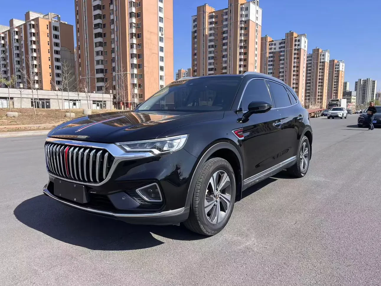 Hongqi HS5