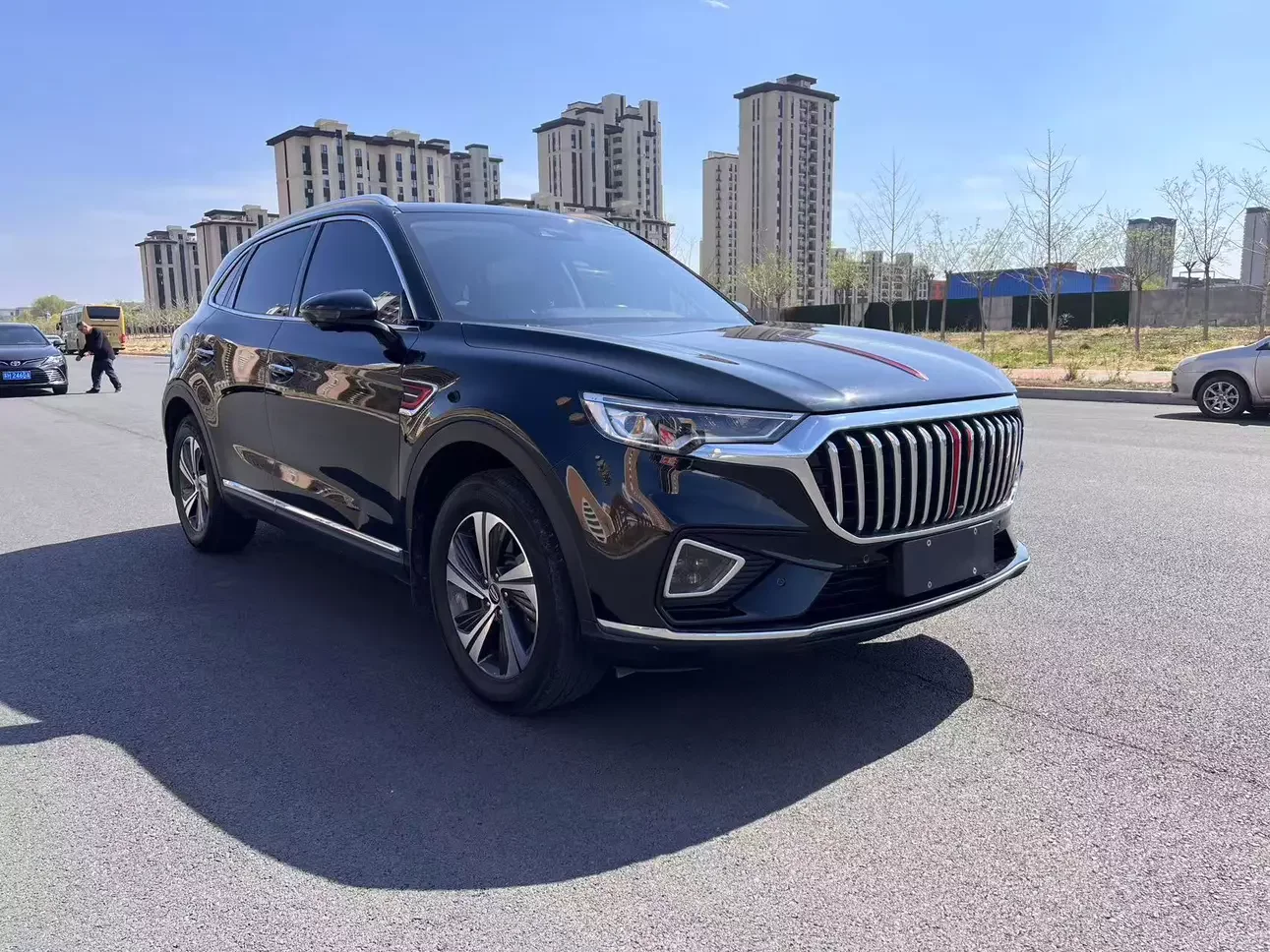 Hongqi HS5