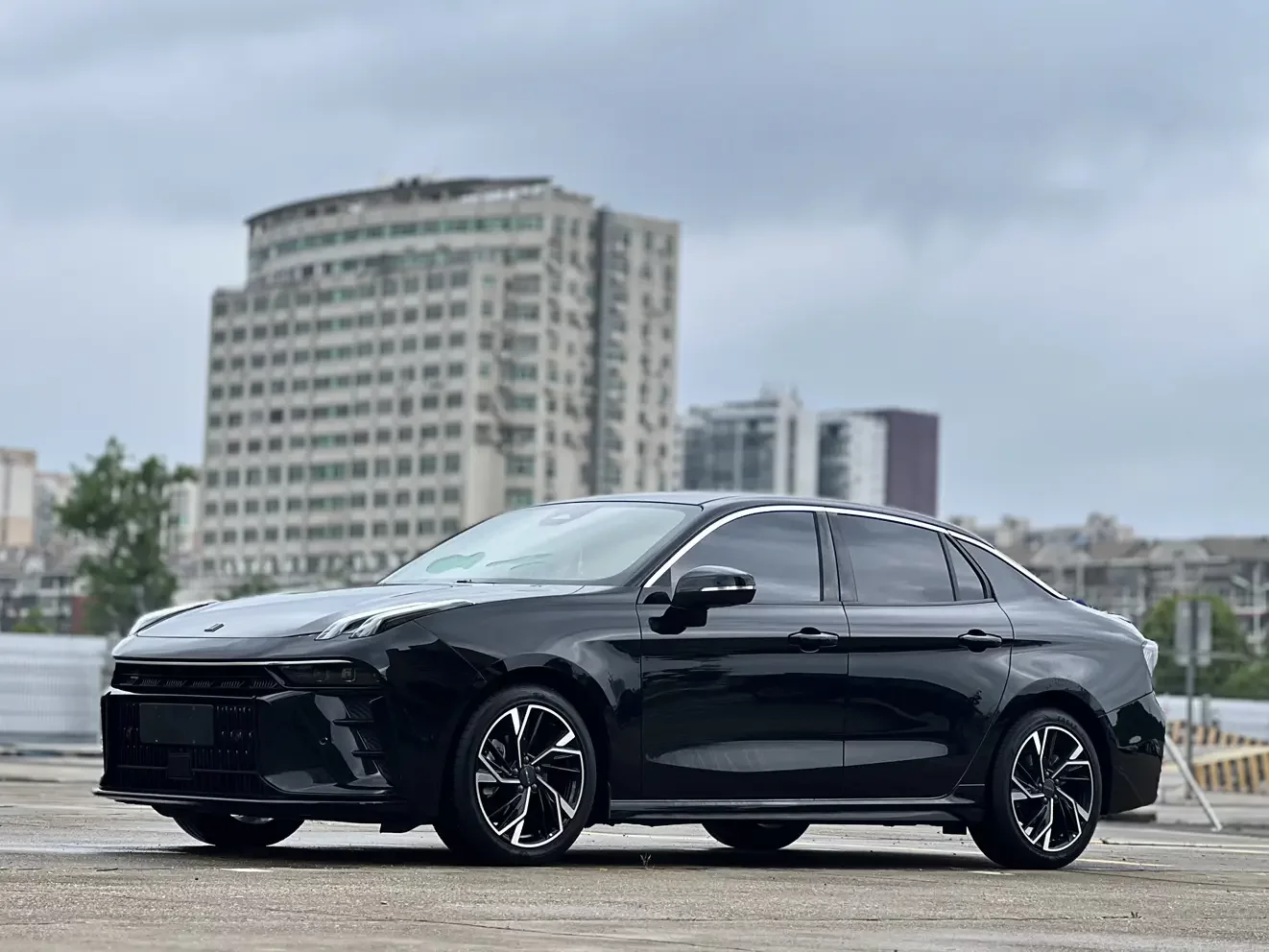 Lynk & Co 03