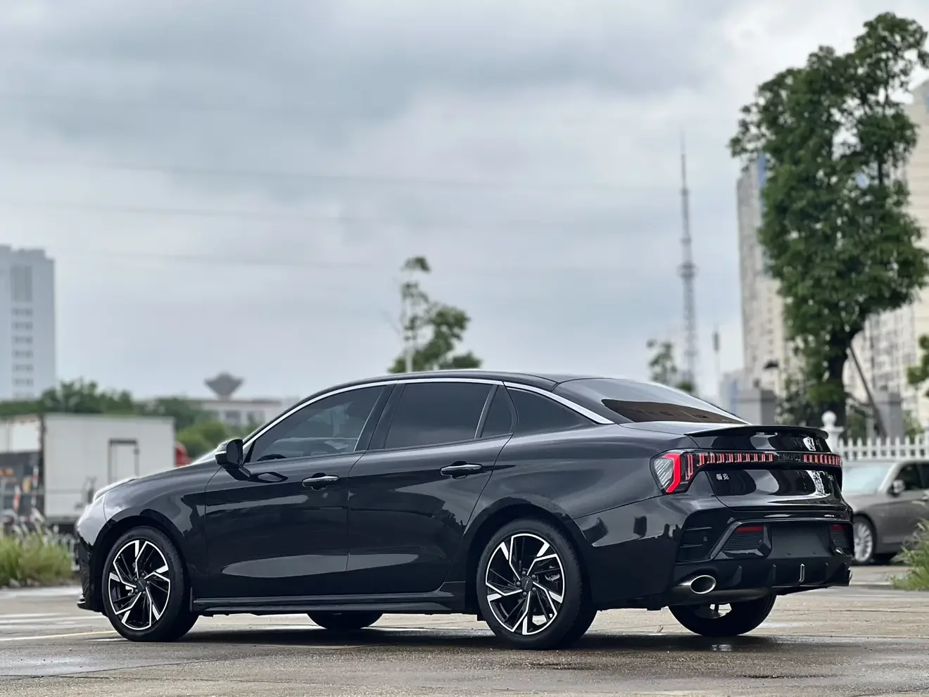 Lynk & Co 03