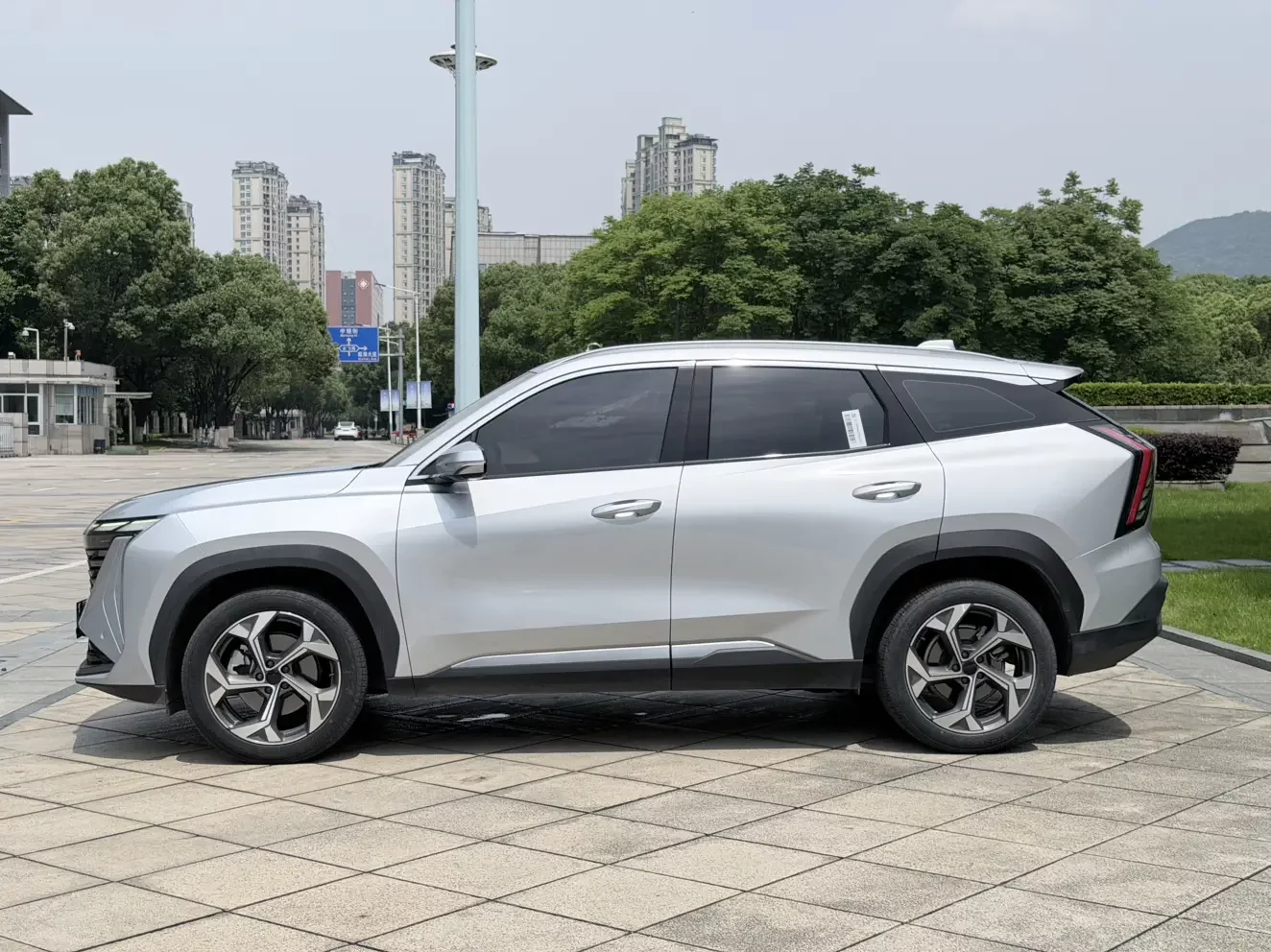 Geely Atlas L