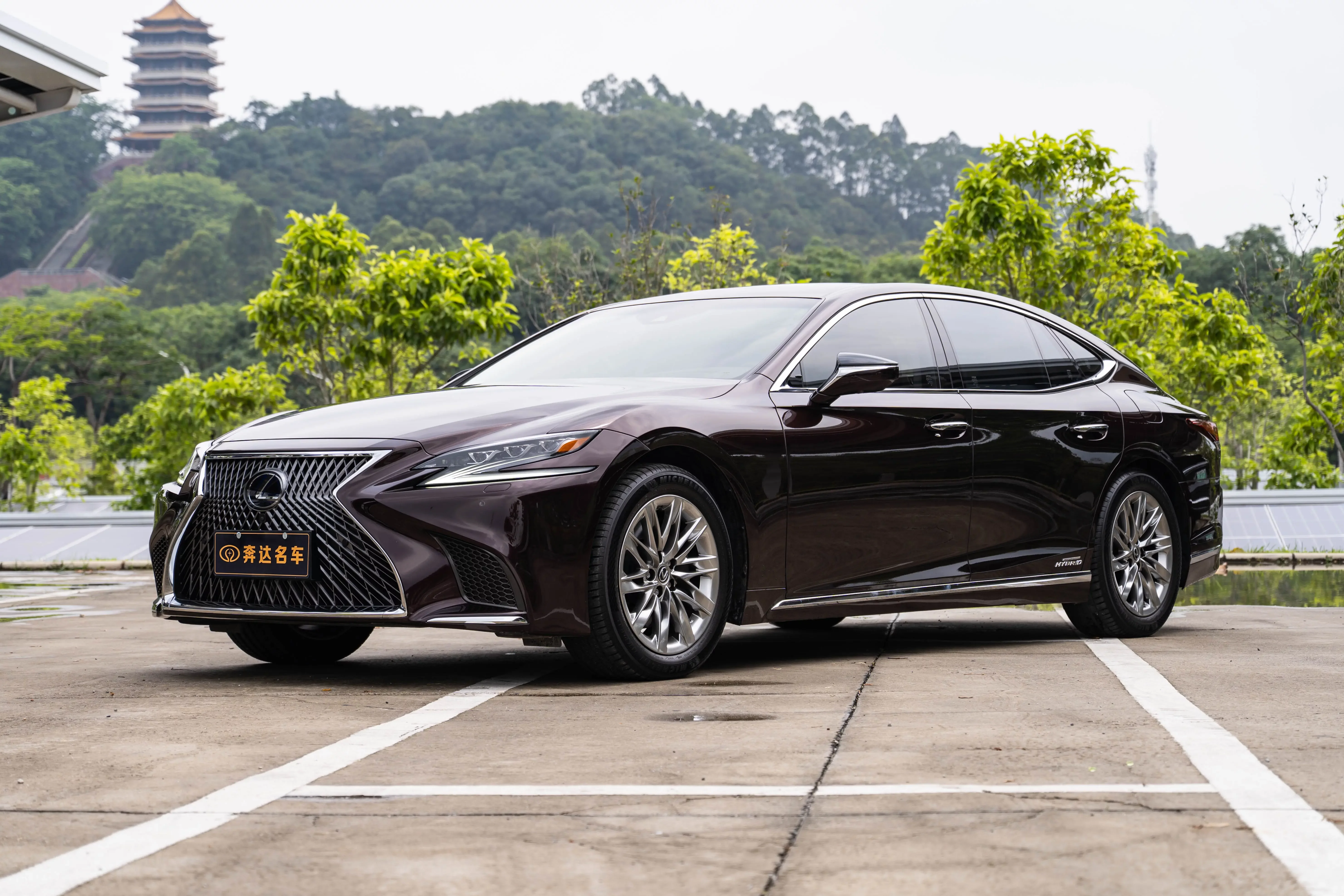 Lexus LS