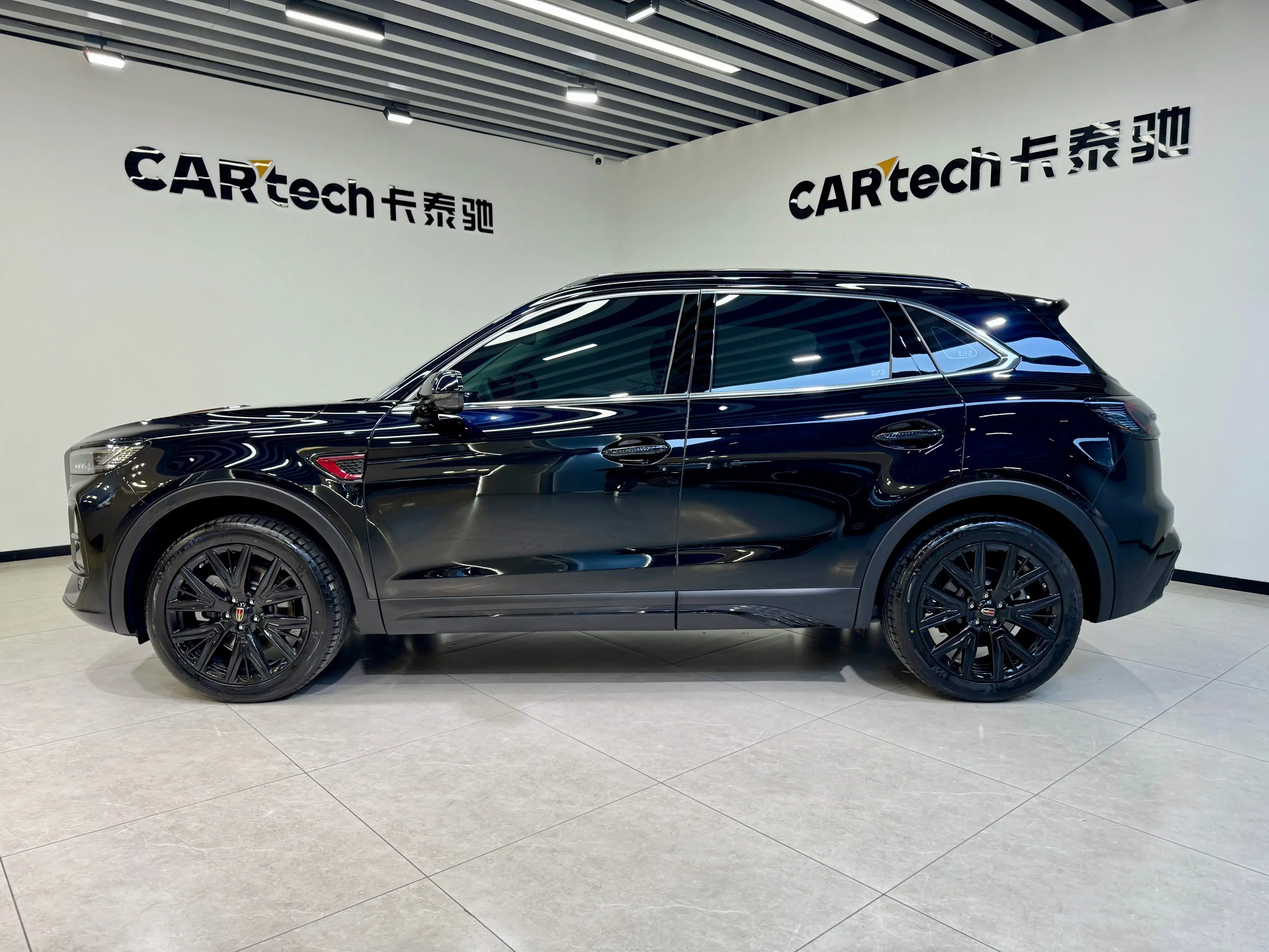 Hongqi HS5