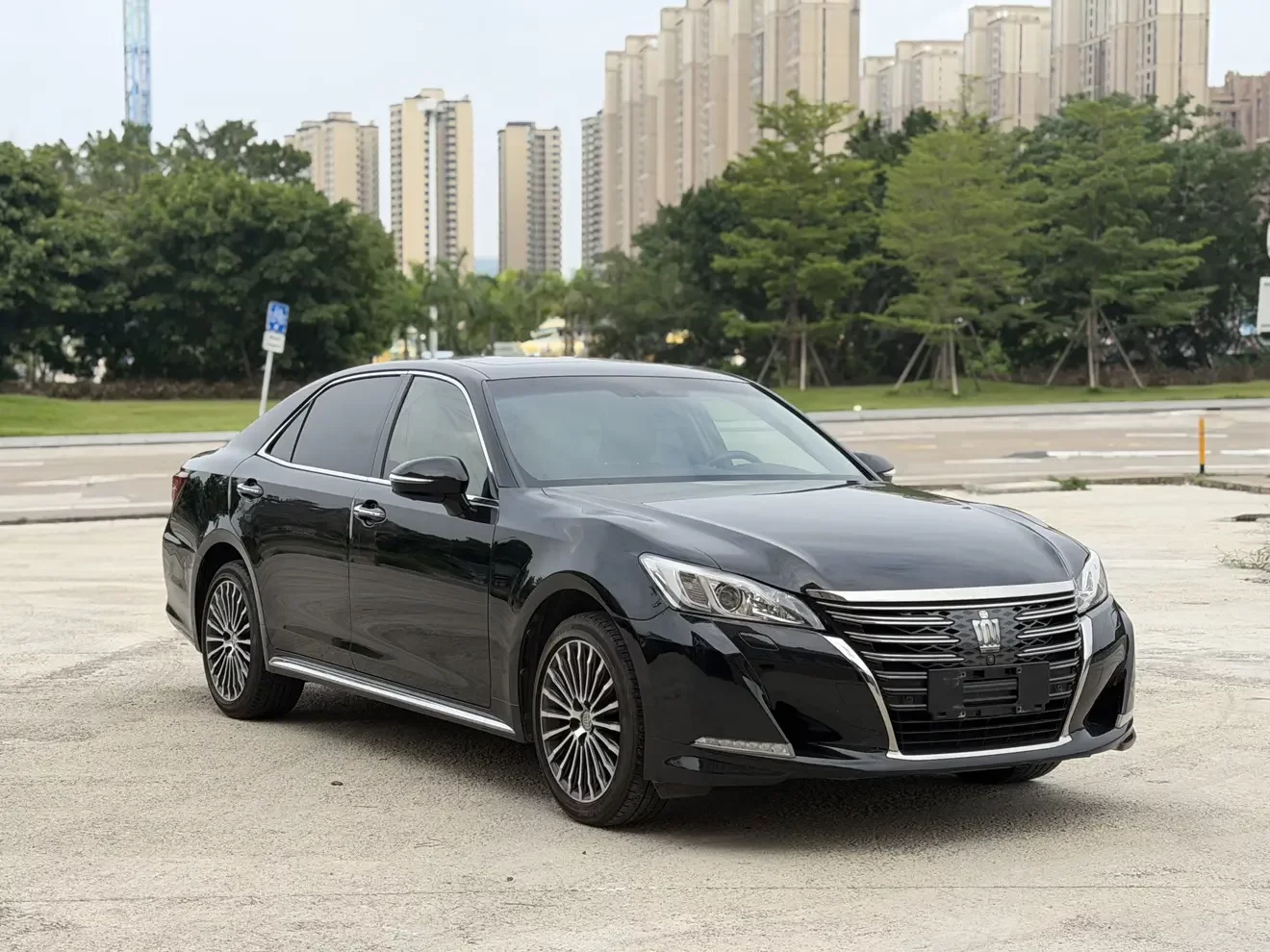 Toyota crown