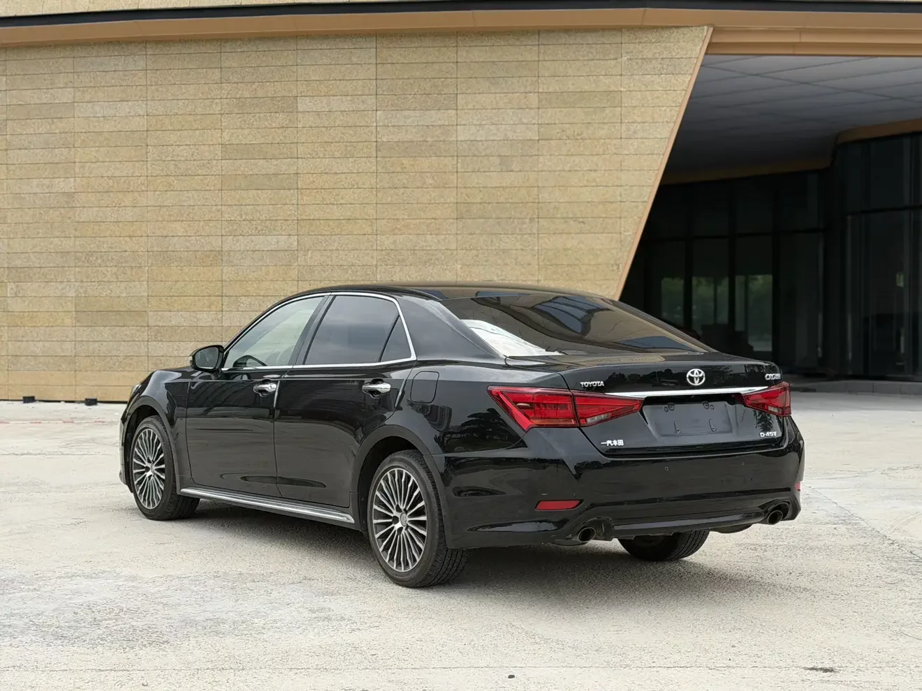 Toyota crown