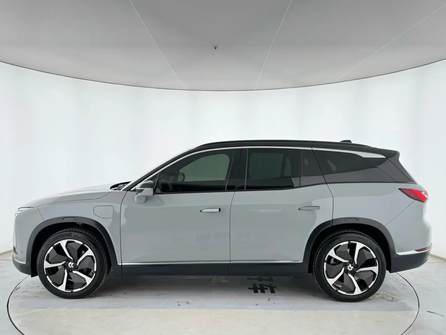 NIO ES8