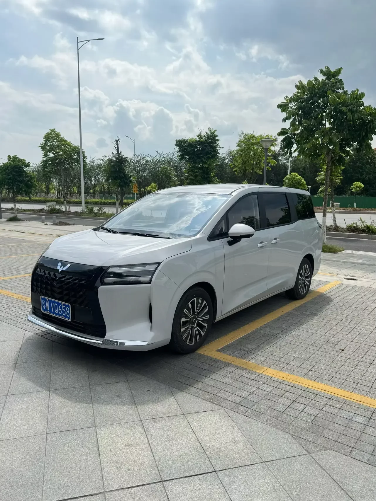 Wuling Starlight 730