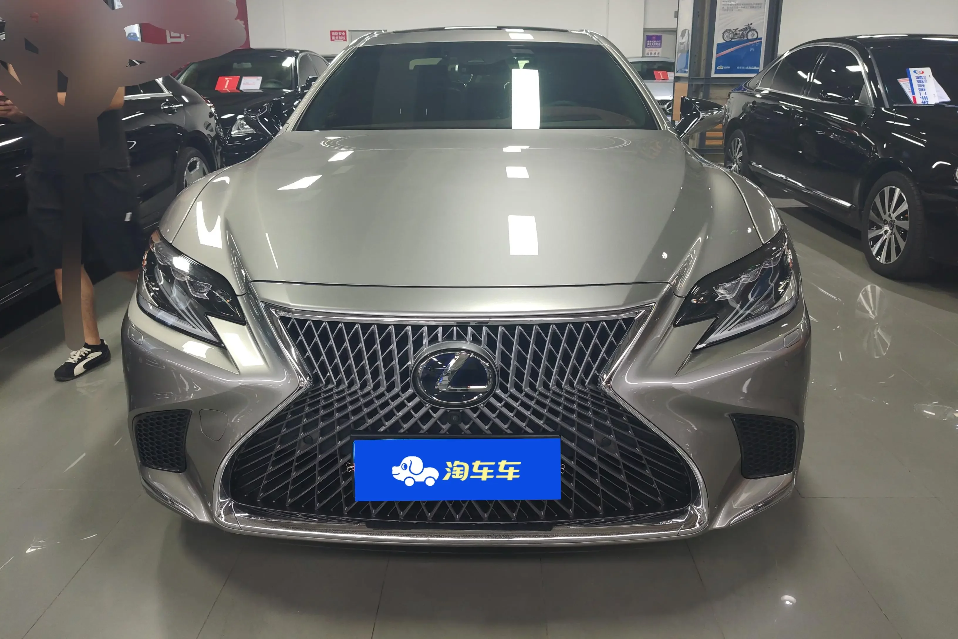 Lexus LS