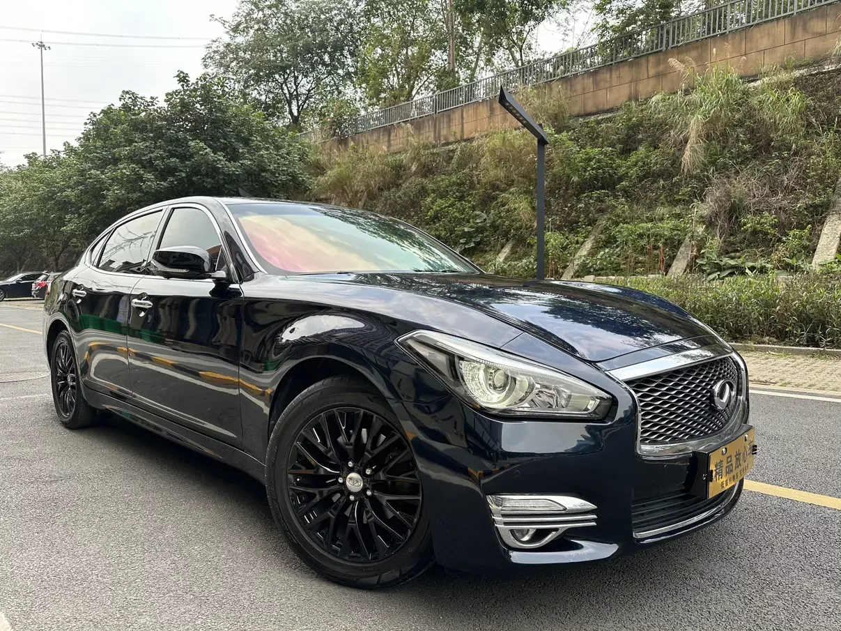 Infiniti Q70