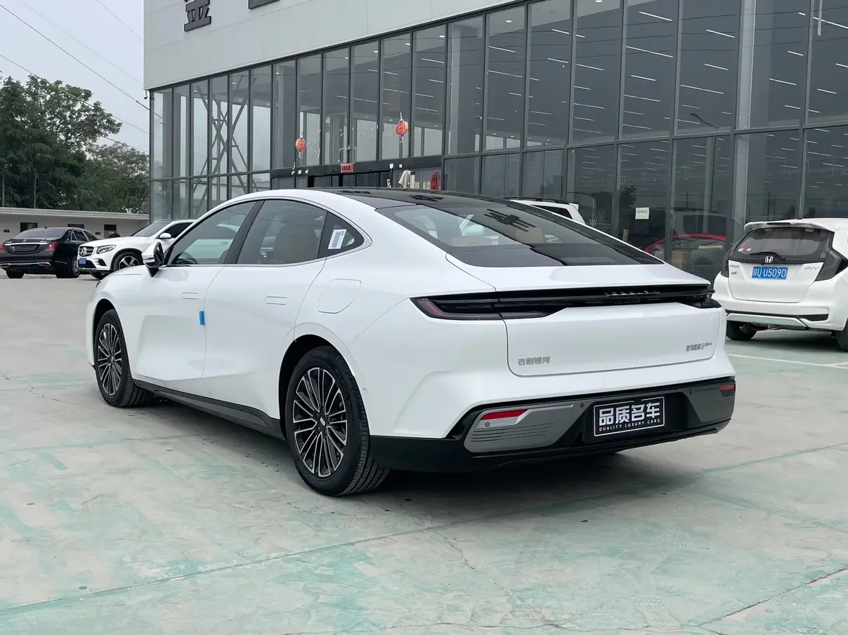 Geely Galaxy Star 8 PHEV
