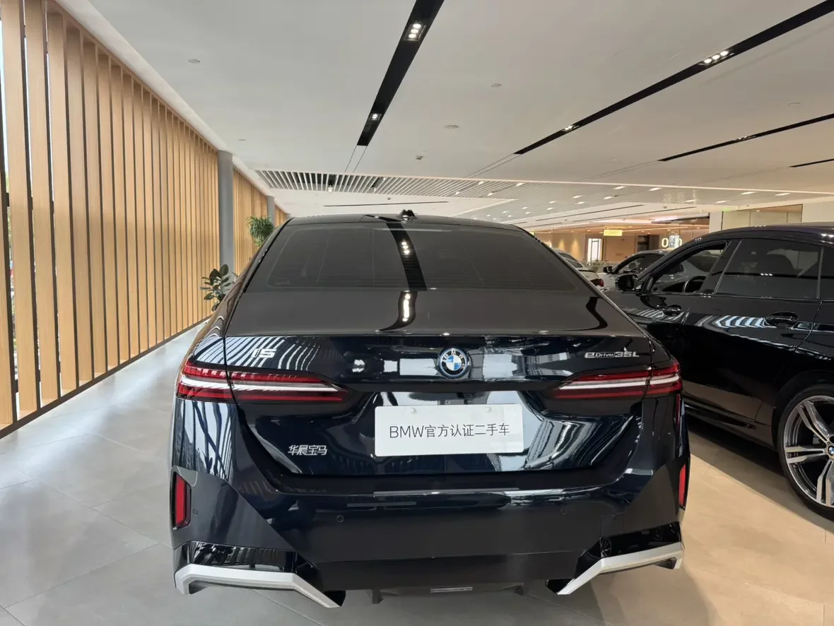 BMW i5