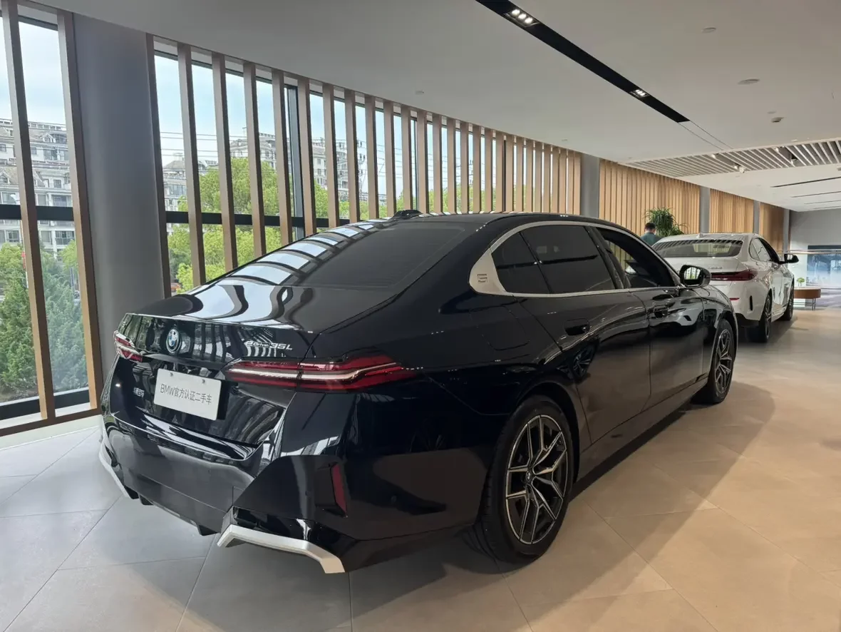 BMW i5