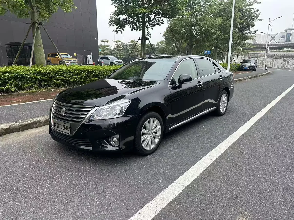 Toyota crown