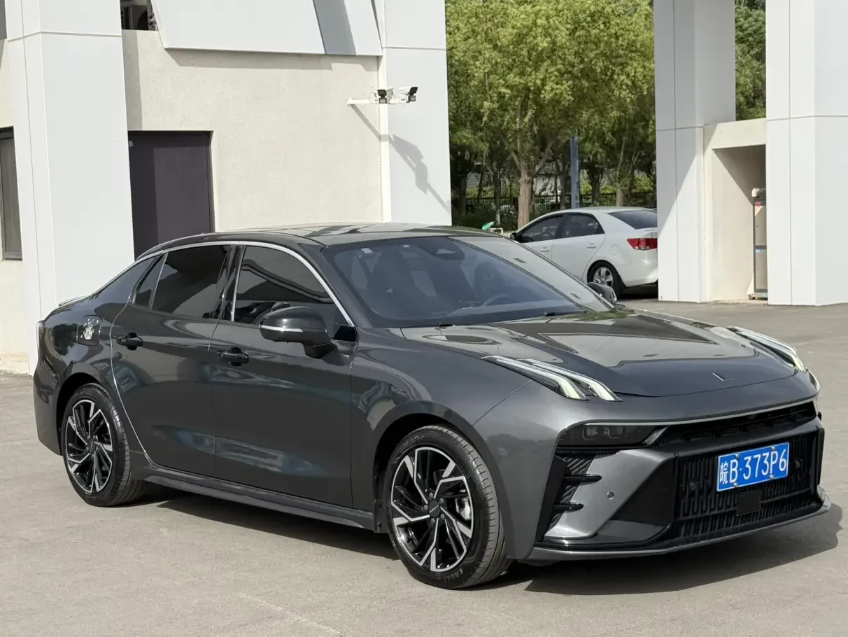 Lynk & Co 03