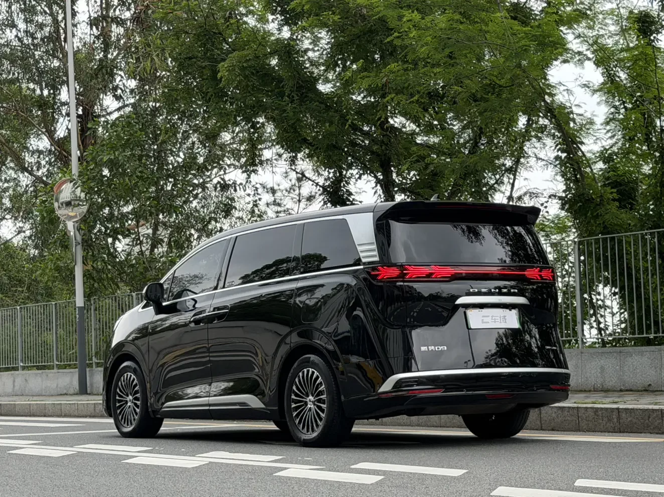 Denza D9 DM