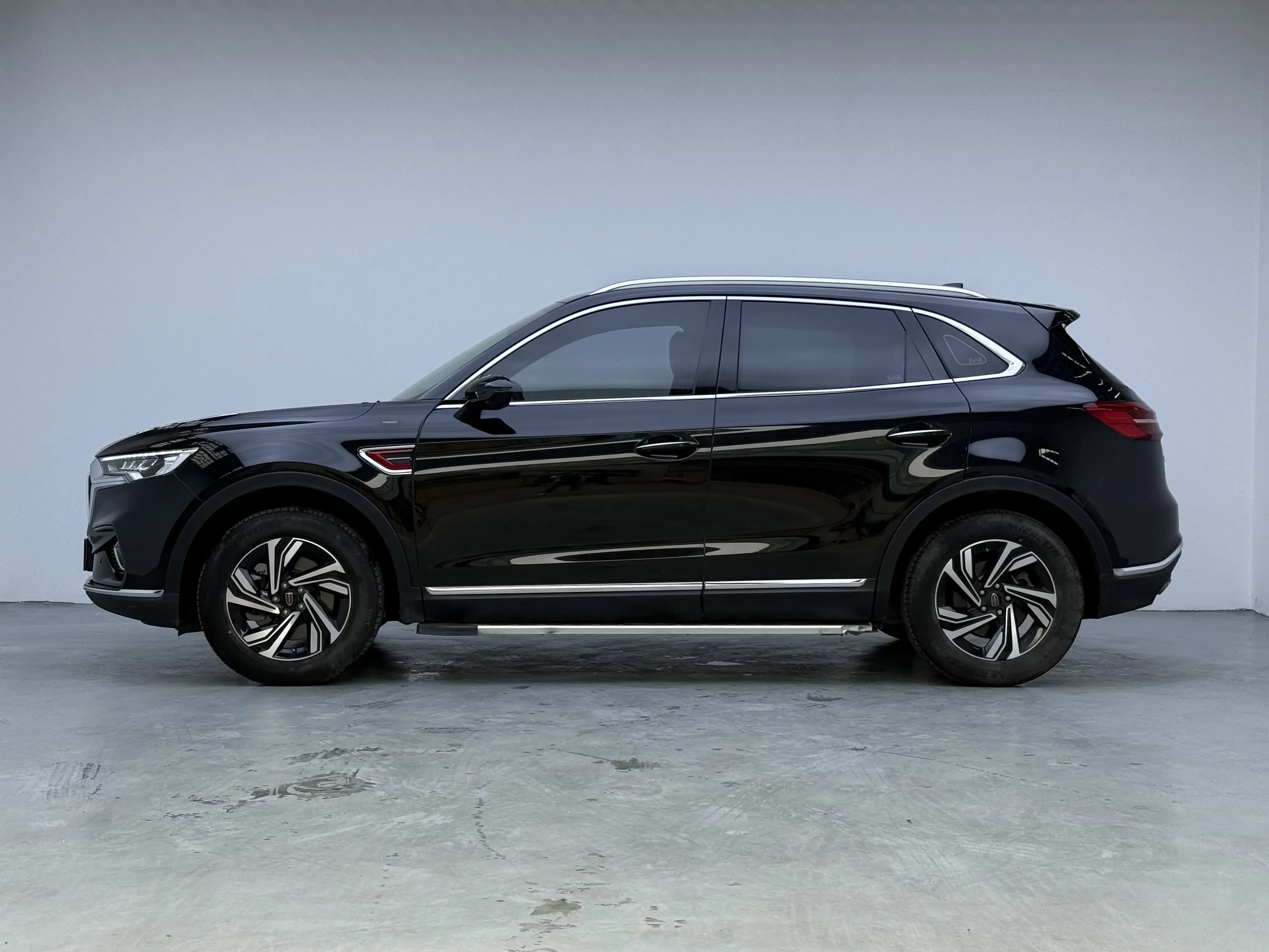 Hongqi HS5