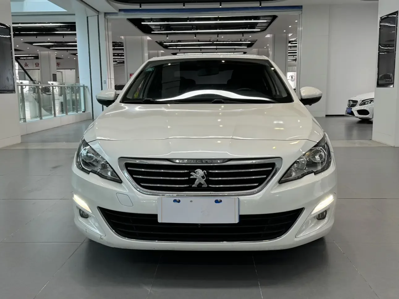 Peugeot 408
