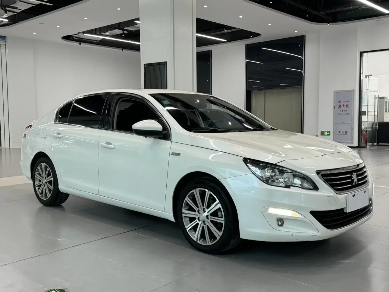 Peugeot 408