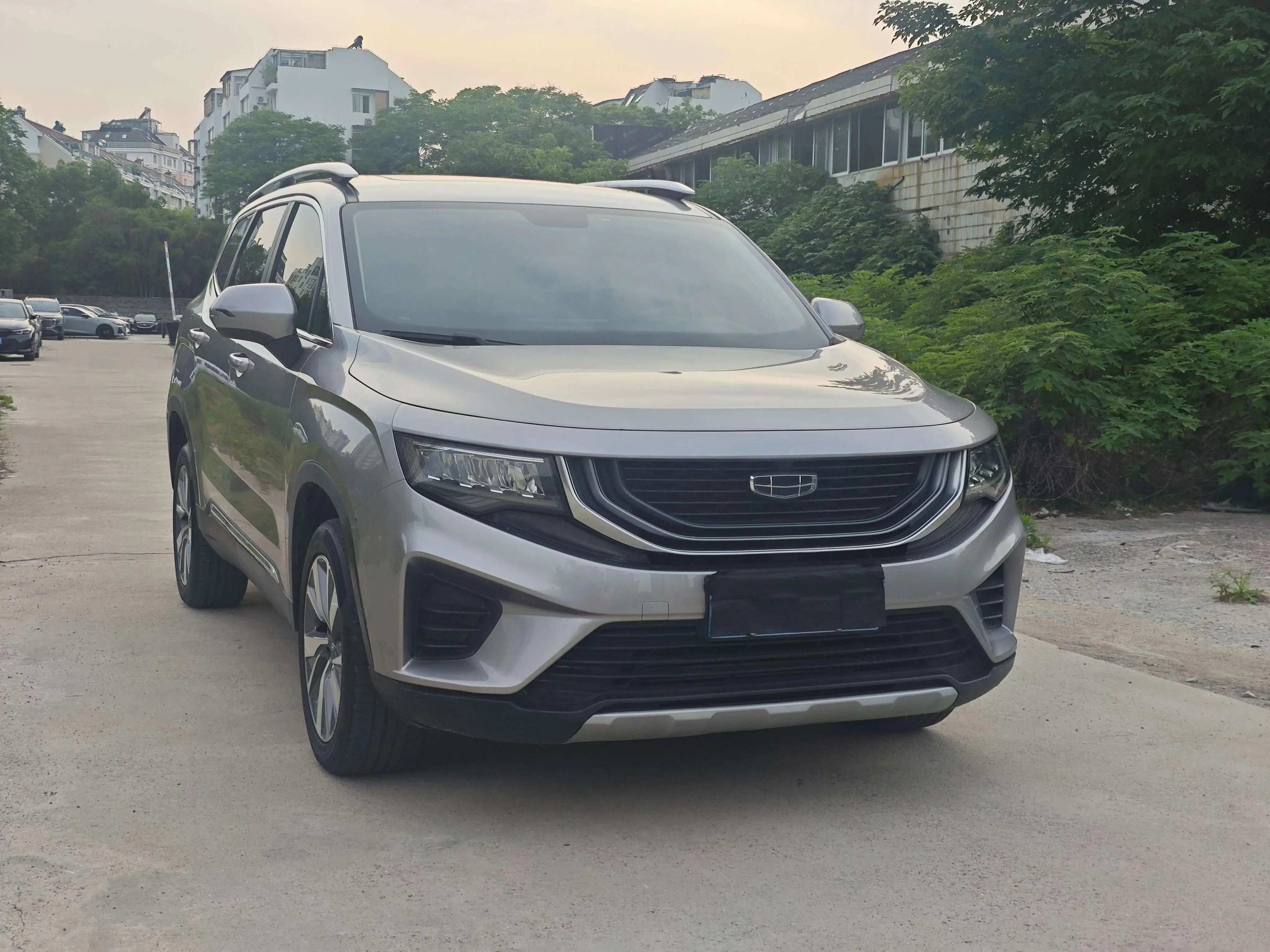 Geely Okavango