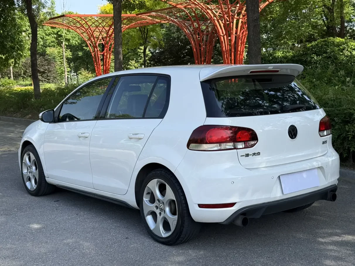 Volkswagen Golf GTI