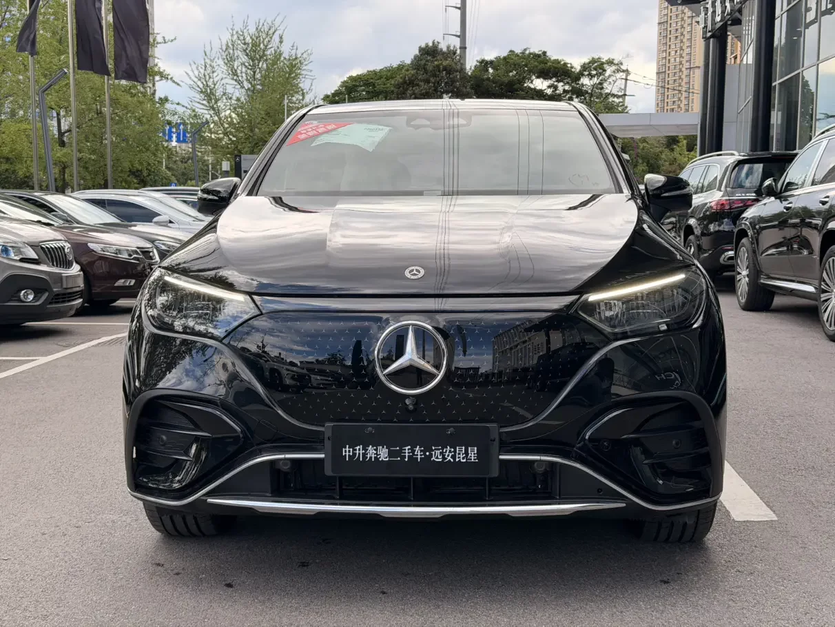 Mercedes-Benz EQE SUV