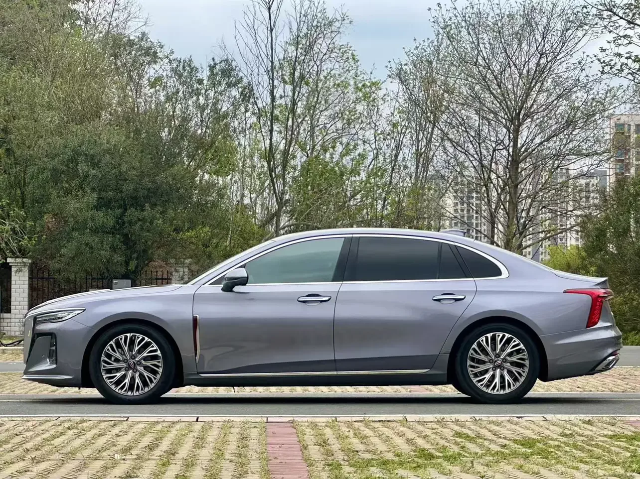 Hongqi H5