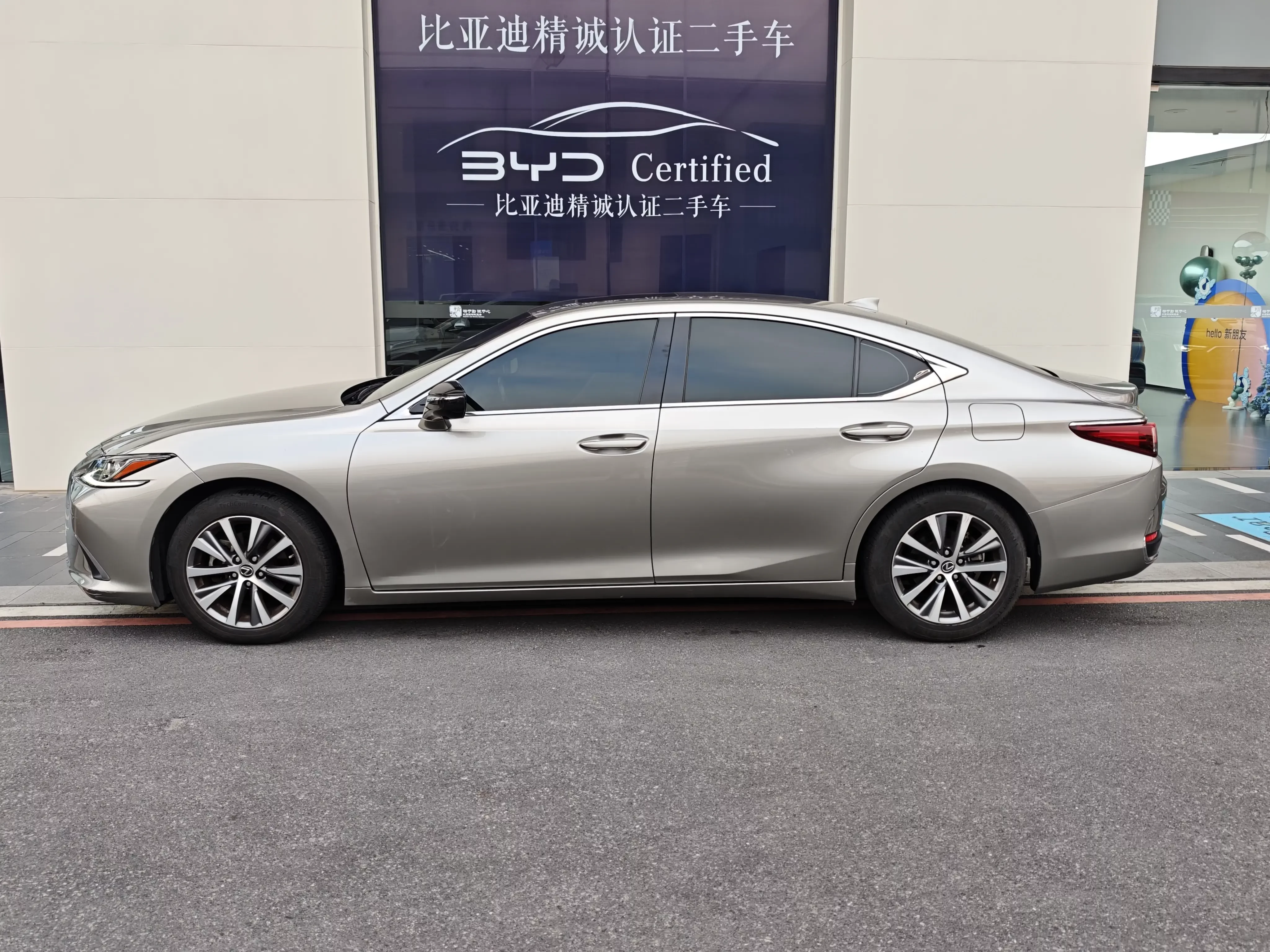 Lexus ES