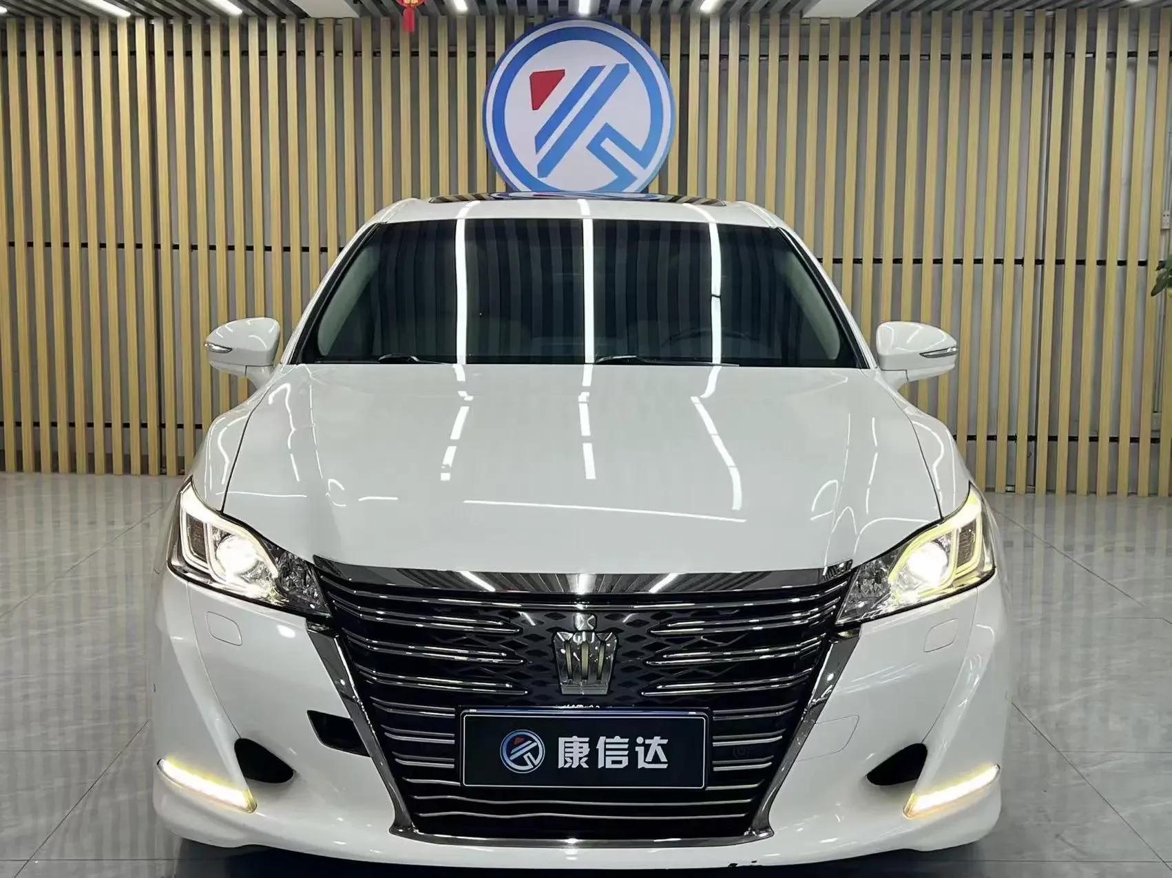 Toyota crown