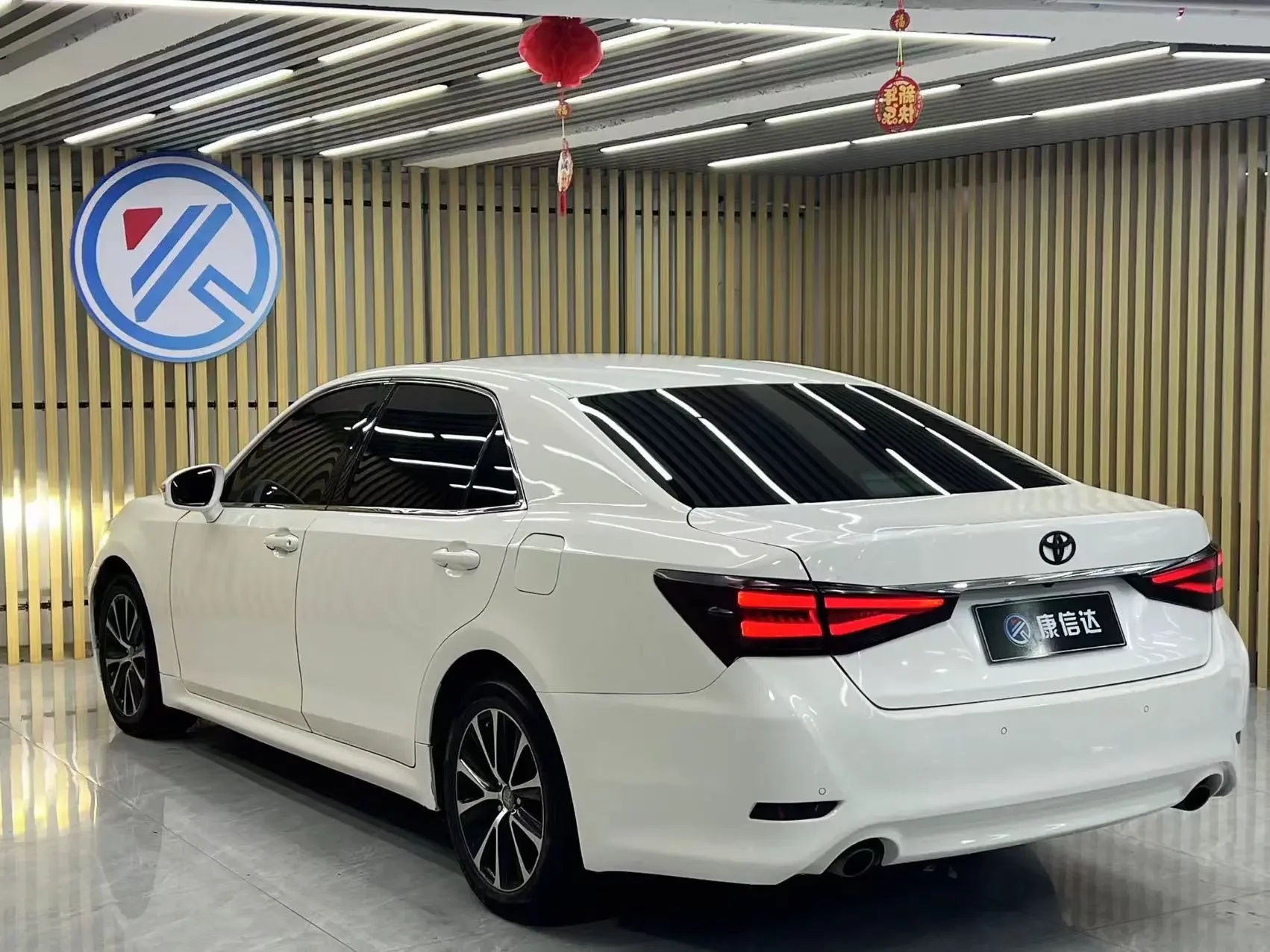 Toyota crown