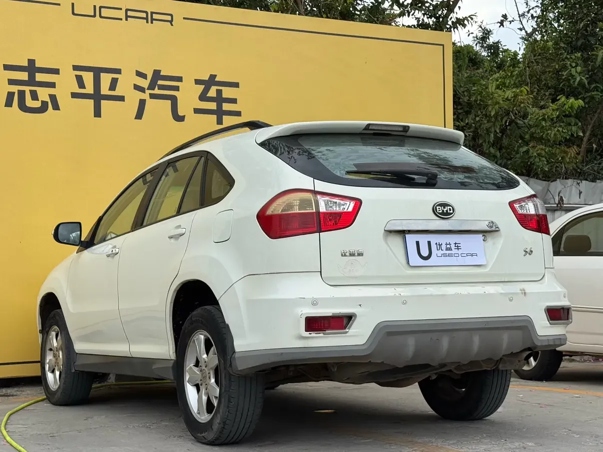 BYD S6