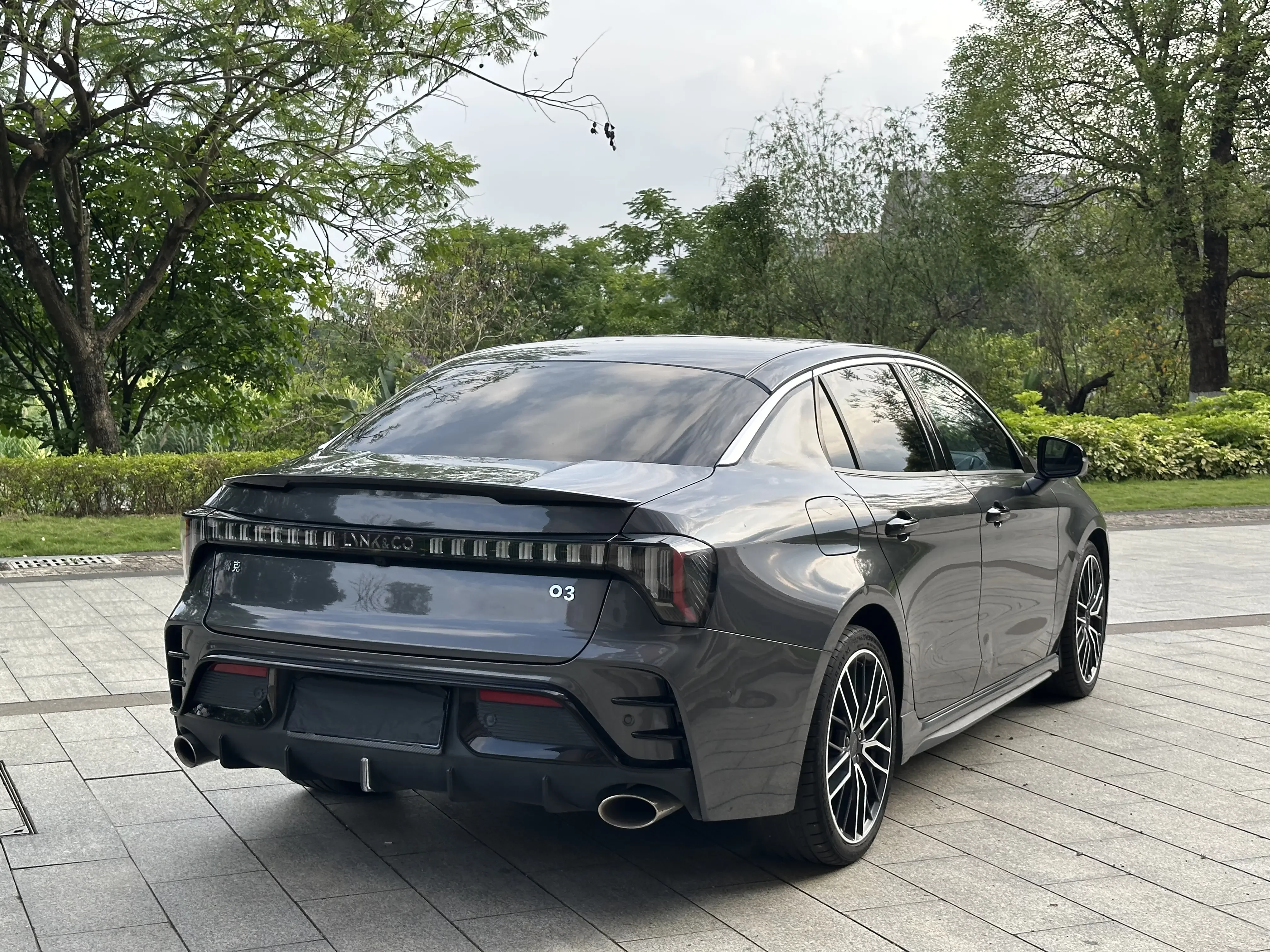 Lynk & Co 03