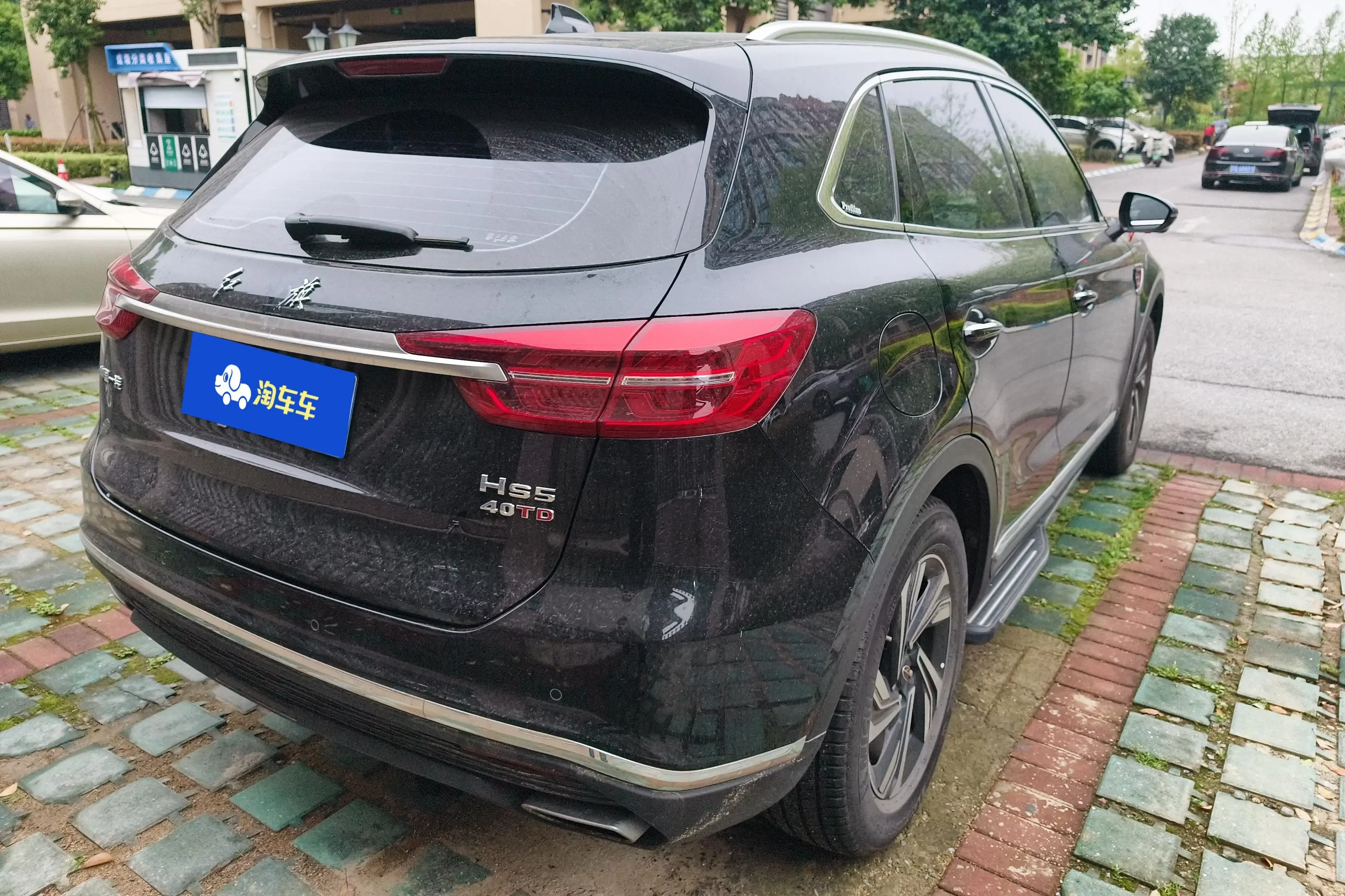 Hongqi HS5