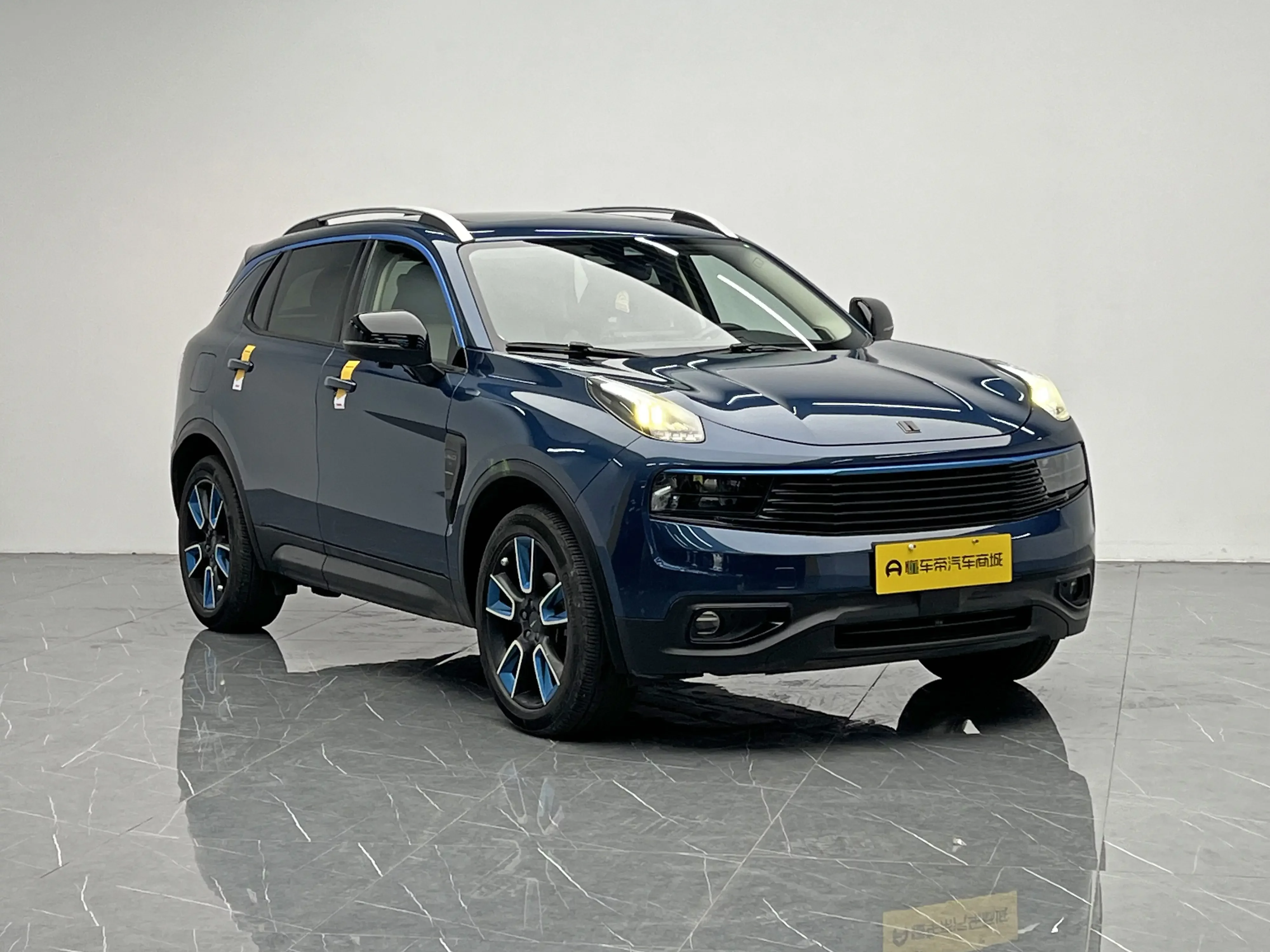 Lynk & Co 01