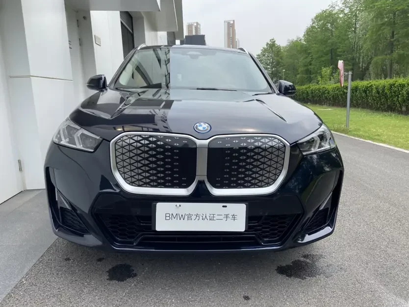BMW iX1