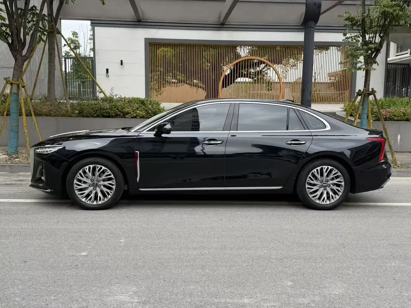 Hongqi H5