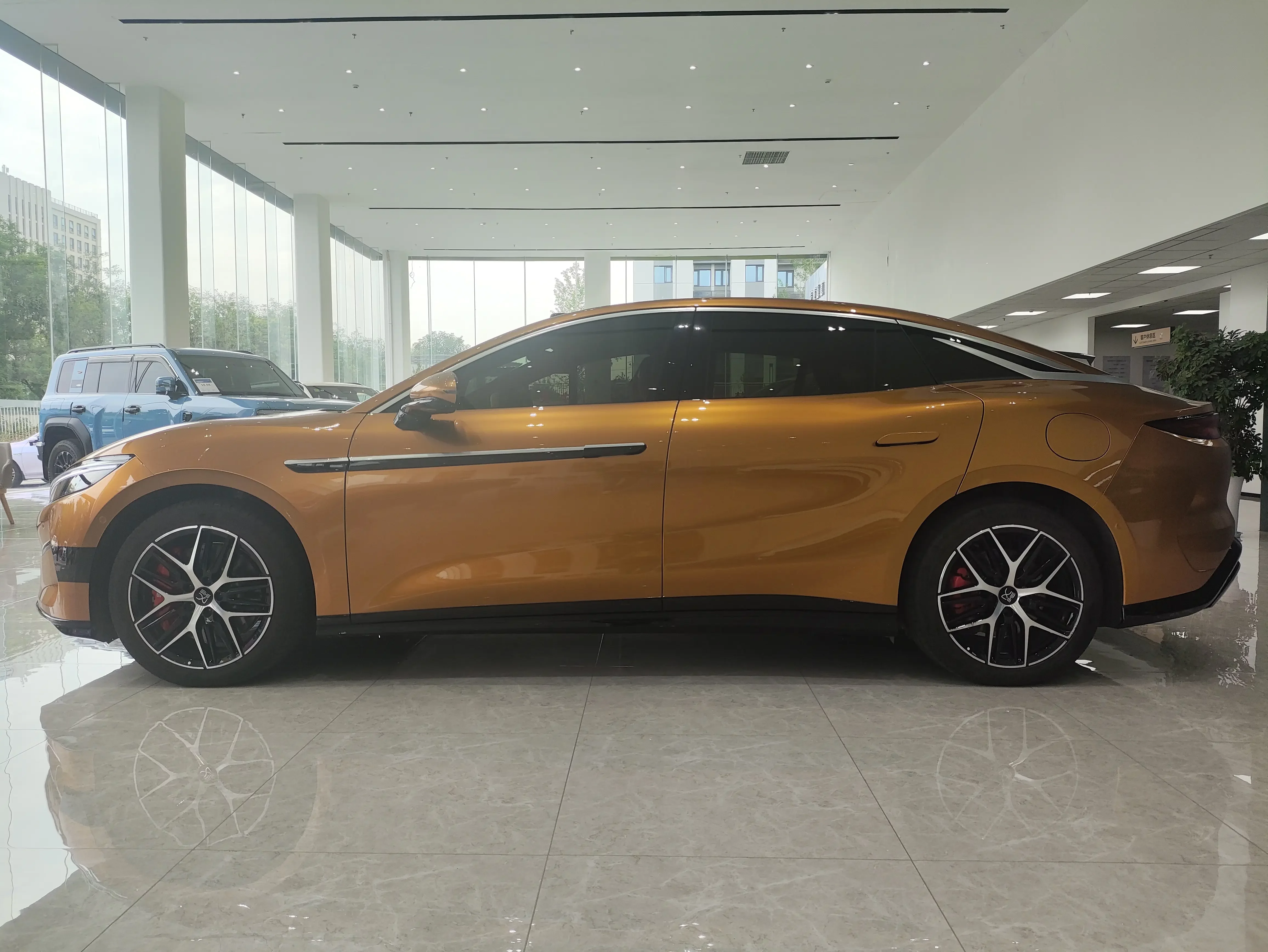 BYD Han L EV