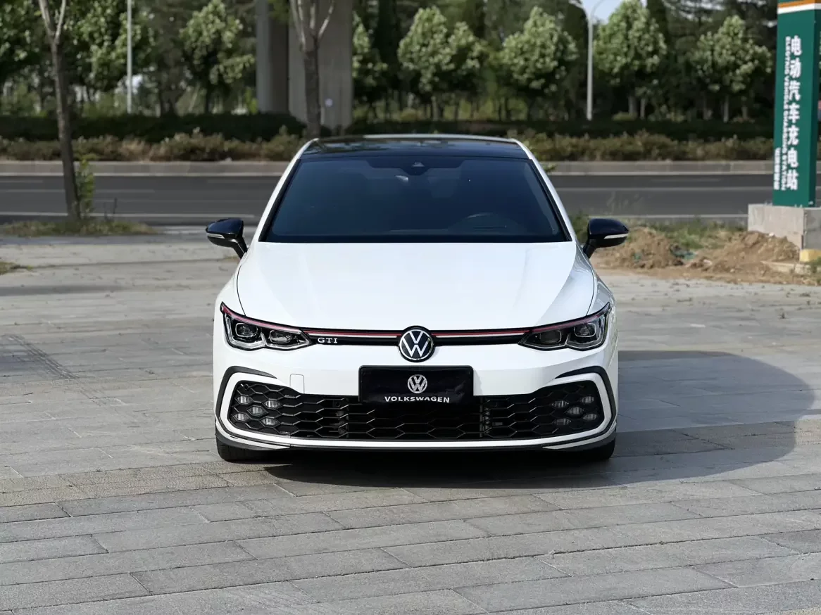Volkswagen Golf GTI