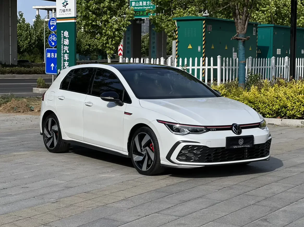 Volkswagen Golf GTI