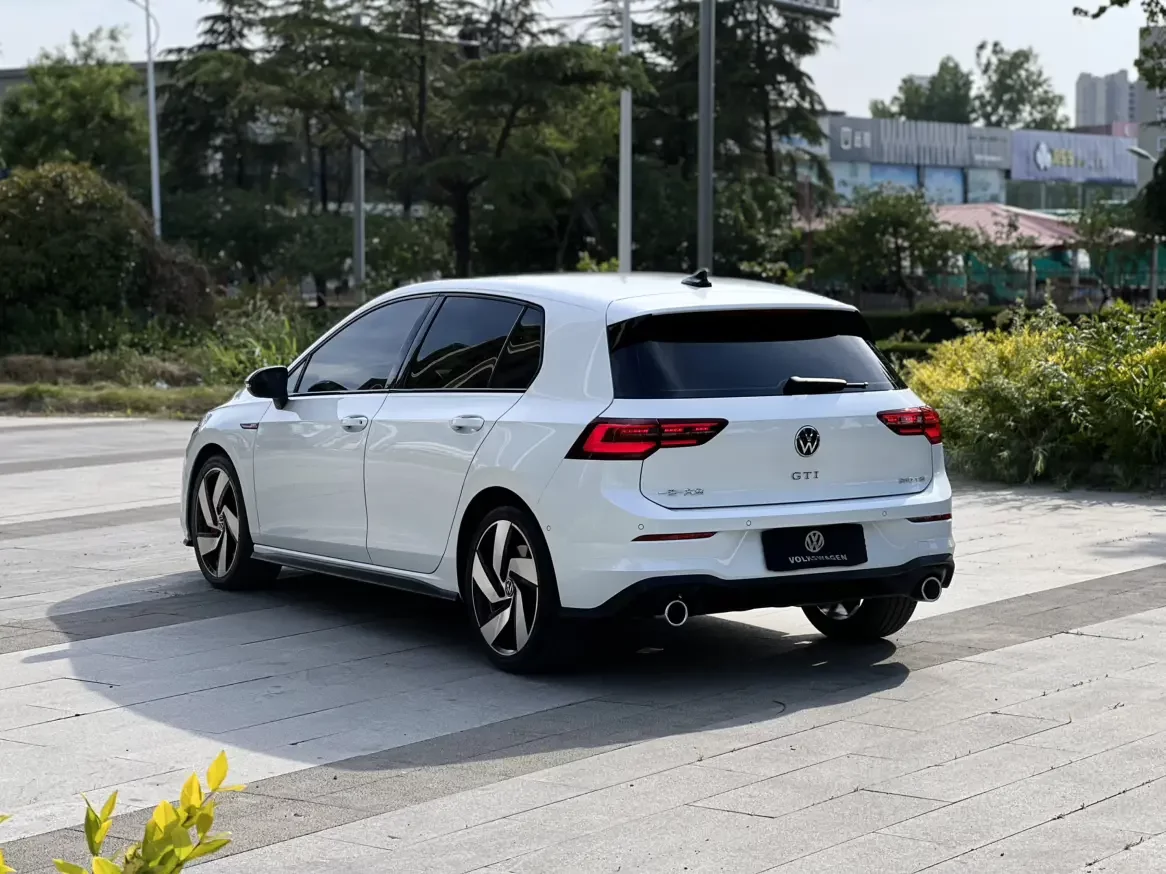 Volkswagen Golf GTI