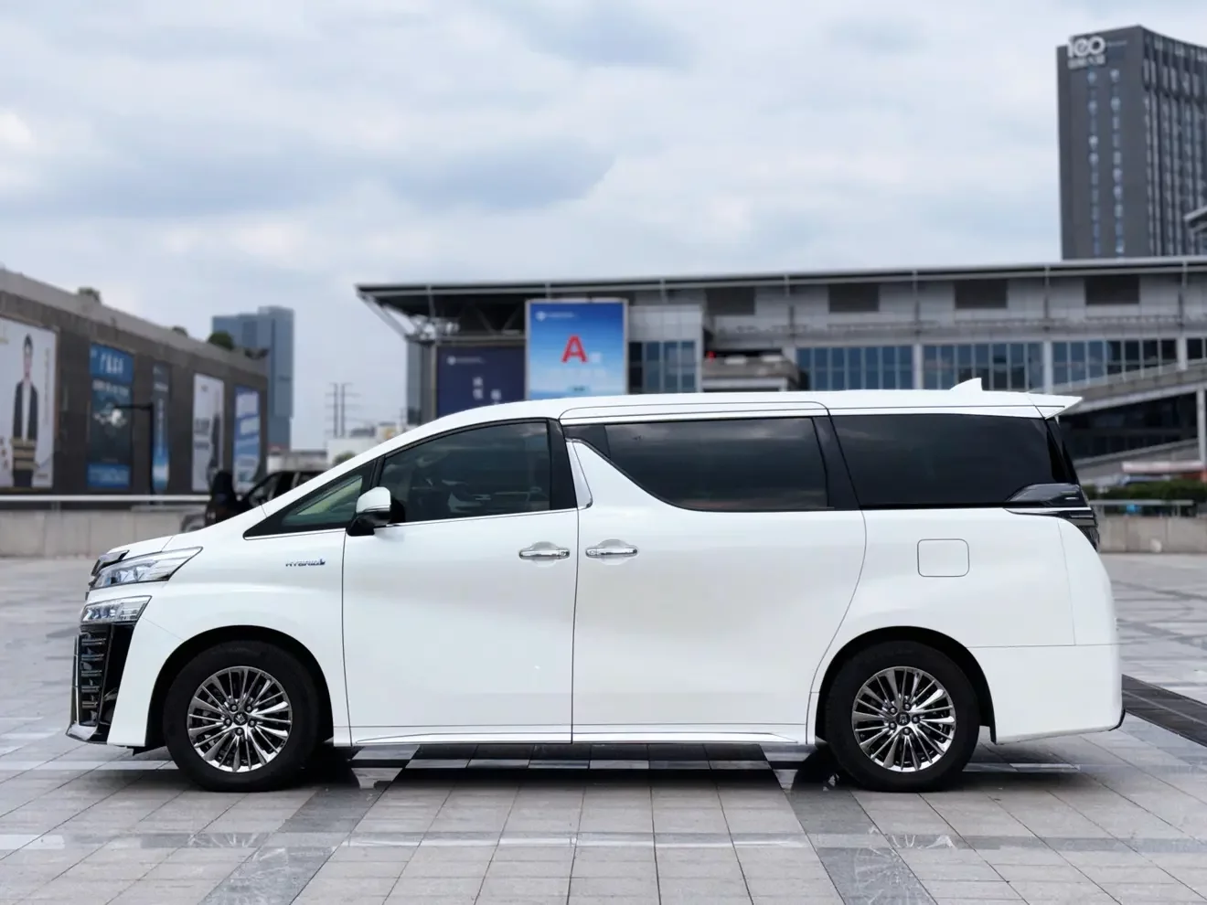 Toyota Crown Wellfire