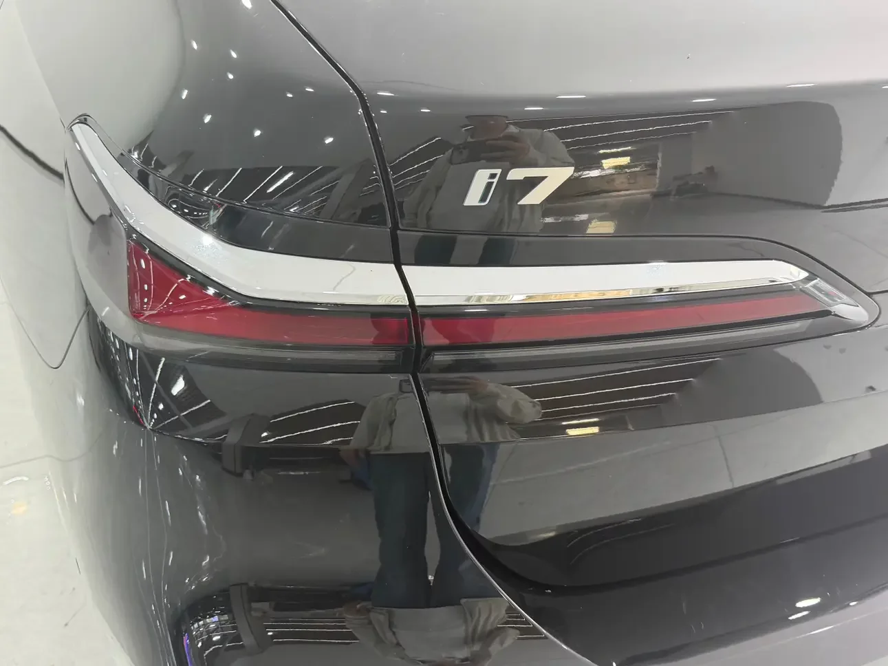 BMW i7