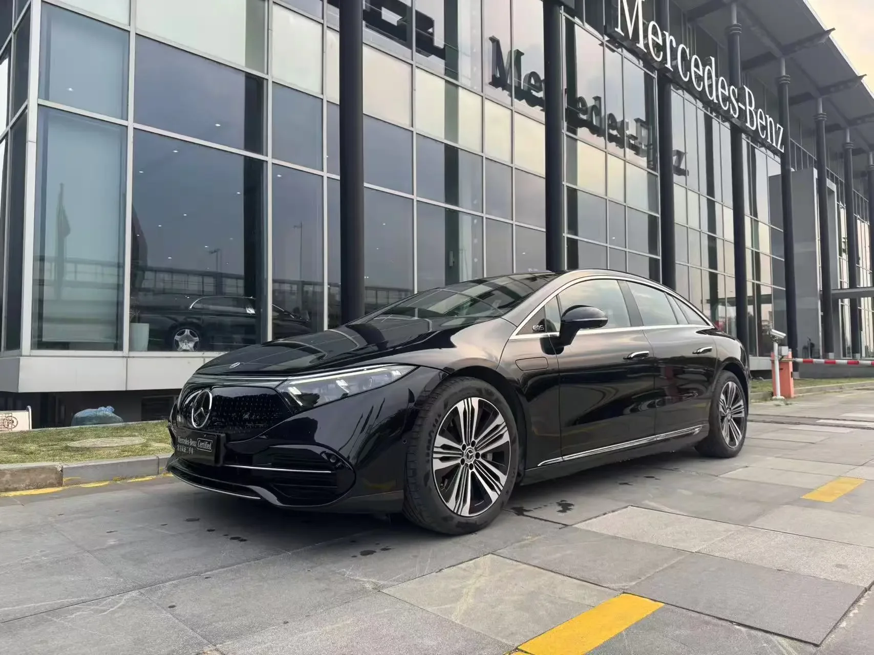 Mercedes-Benz EQS