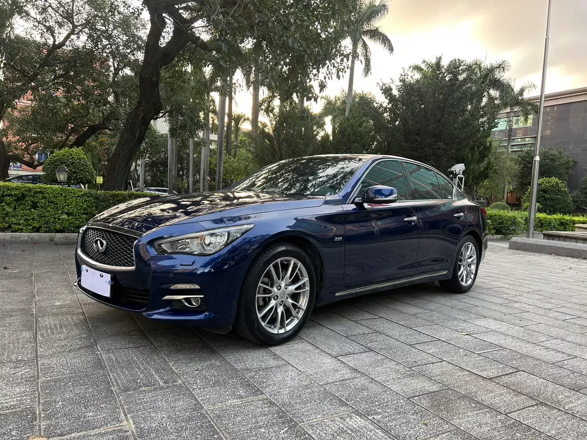Infiniti Q50L