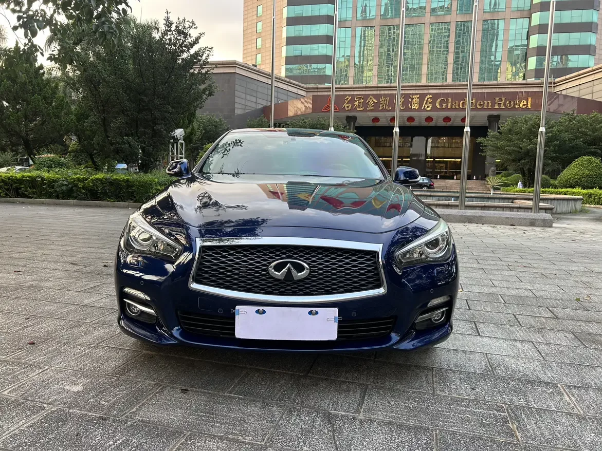 Infiniti Q50L