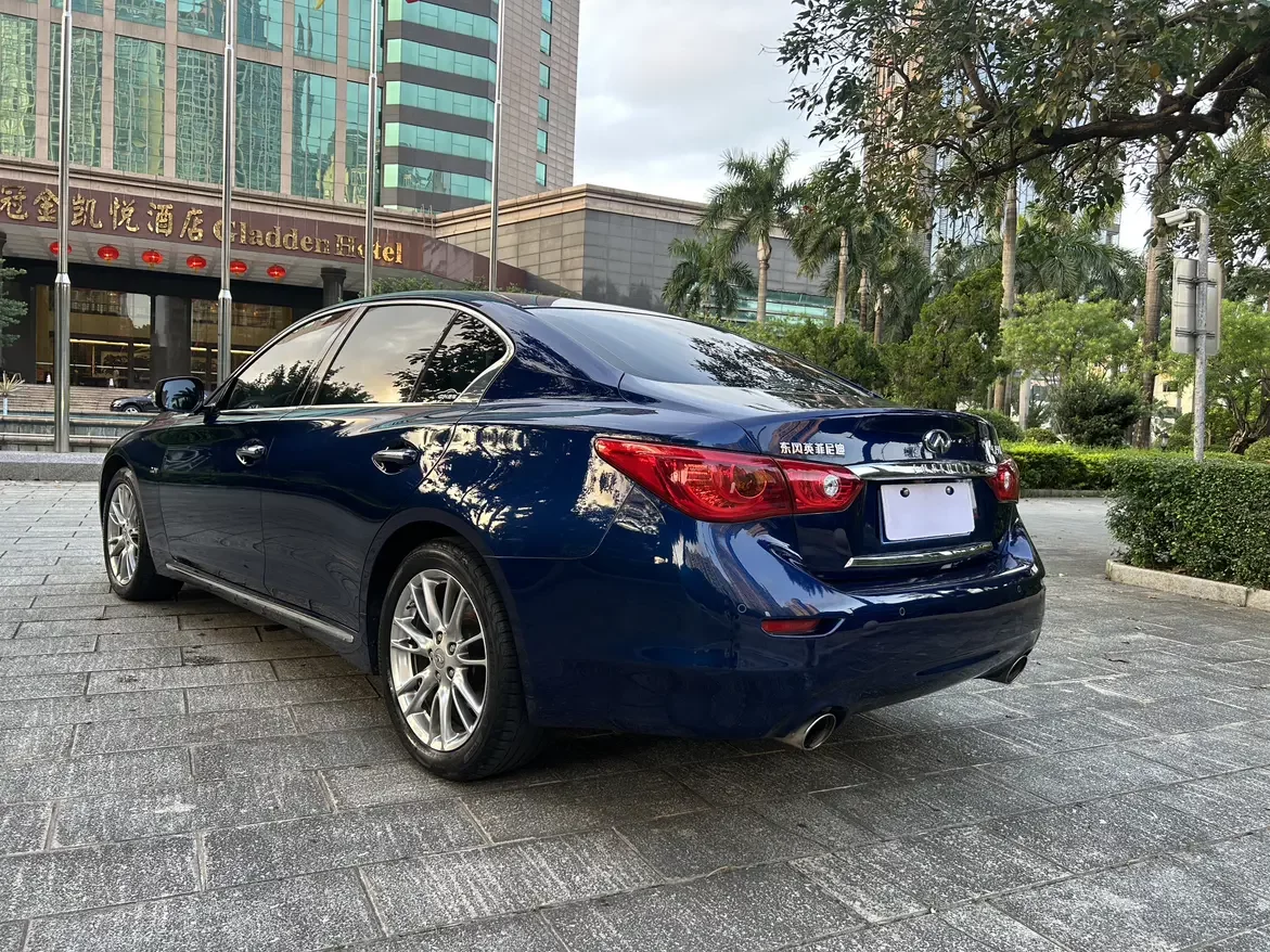 Infiniti Q50L